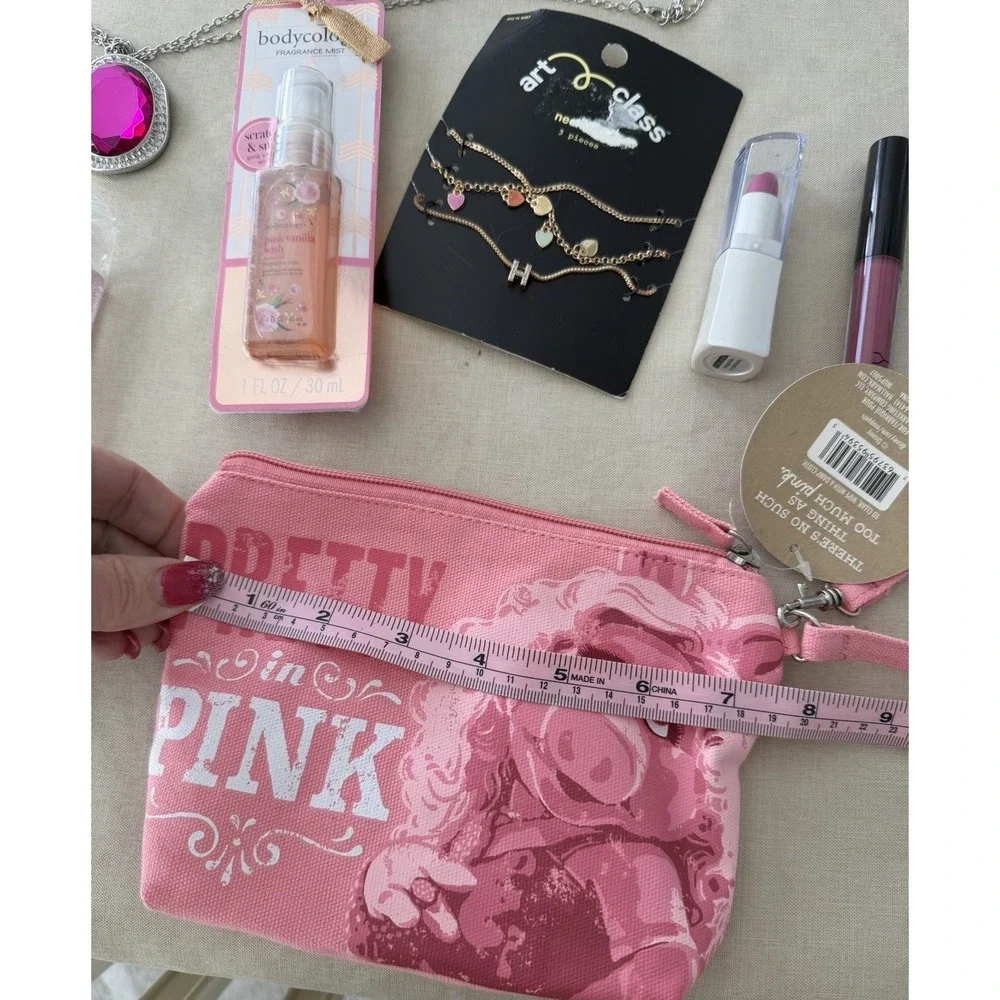 Miss‎ Piggy Makeup Bag Beauty Bundle Necklace Lipstick Pink Gift Set NWT